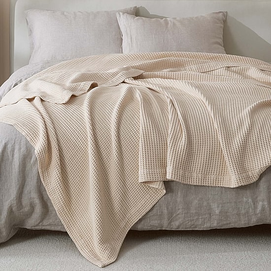 Linery Hypoallergenic Lightweight Blanket