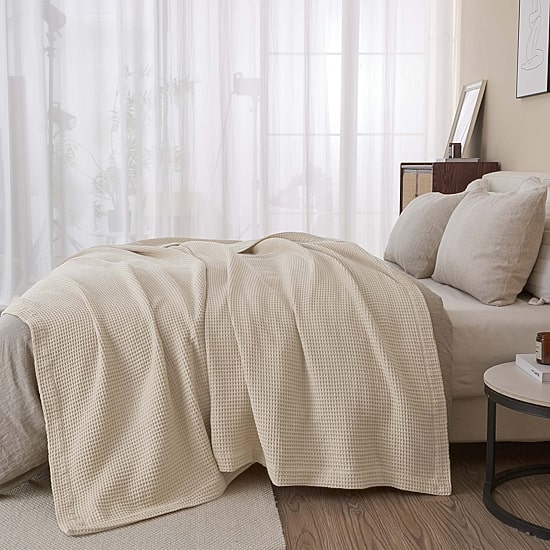 Linery Hypoallergenic Lightweight Blanket