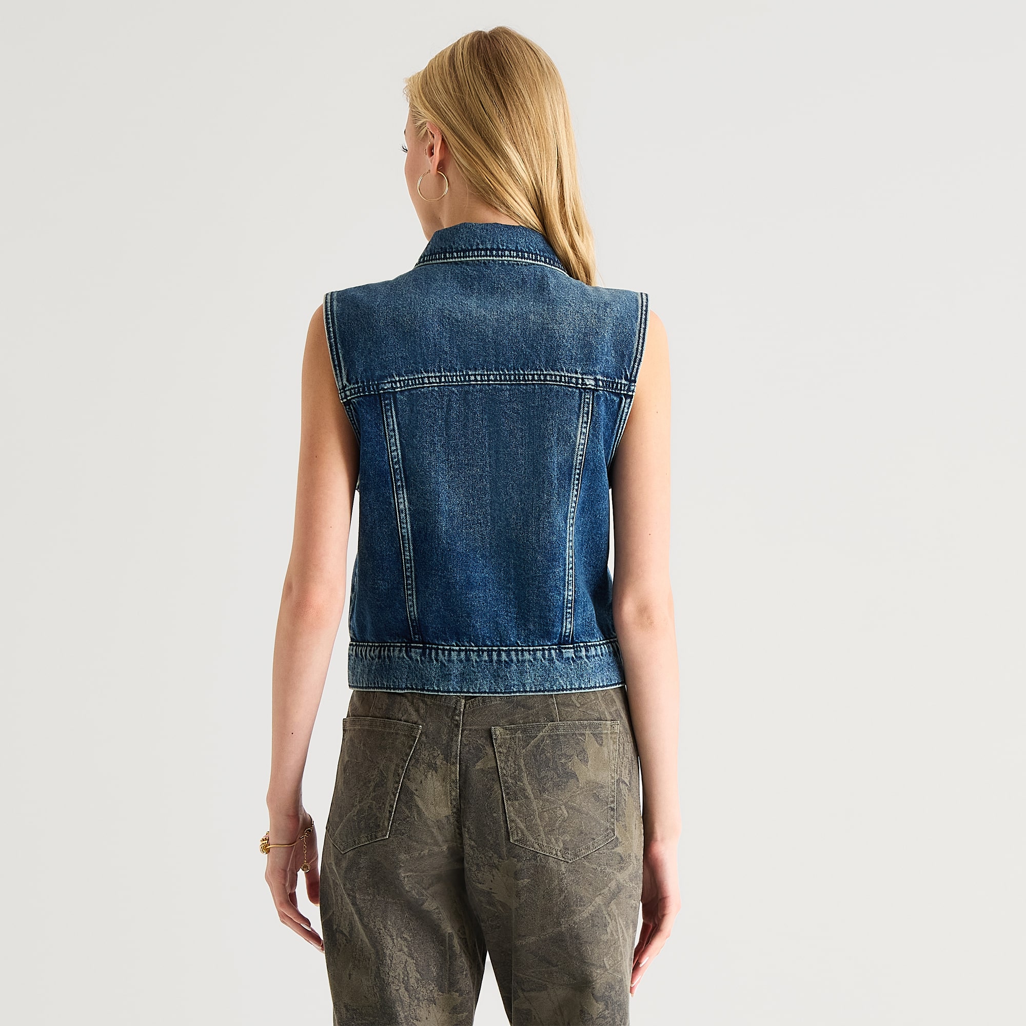 Arizona Womens Juniors Sleeveless Vest