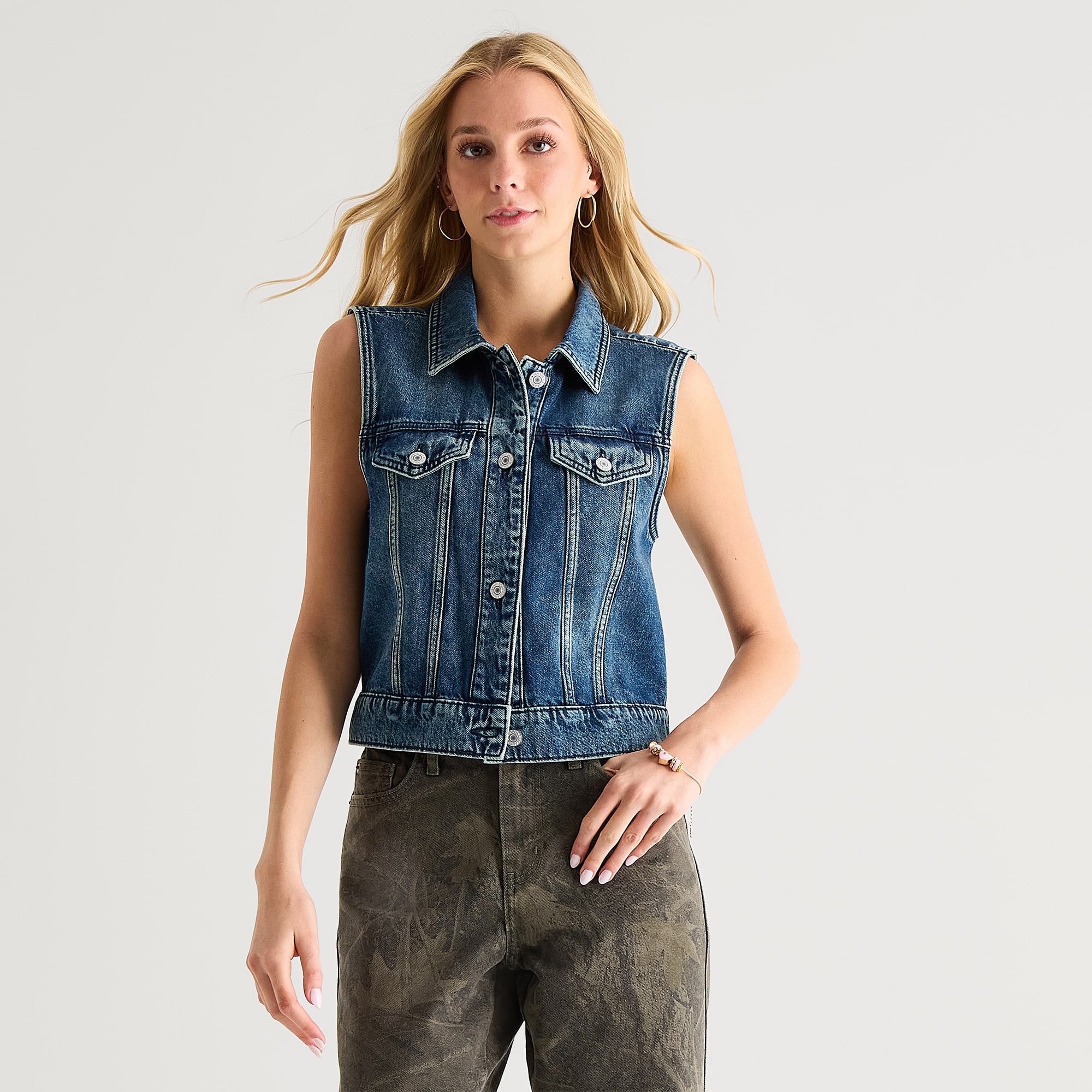 Arizona Womens Juniors Sleeveless Vest