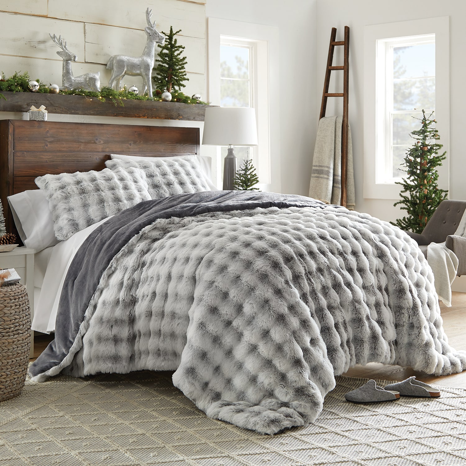 North Pole Trading Co. Bubble Comforter