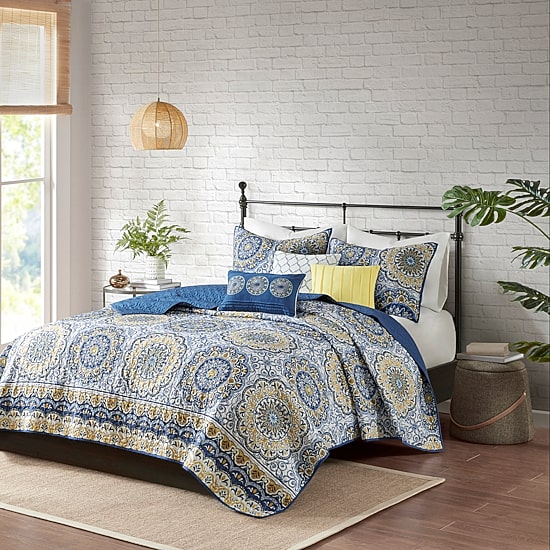 Madison Park Moraga 6-Pc Reversible Quilt Set With Throw Pillows