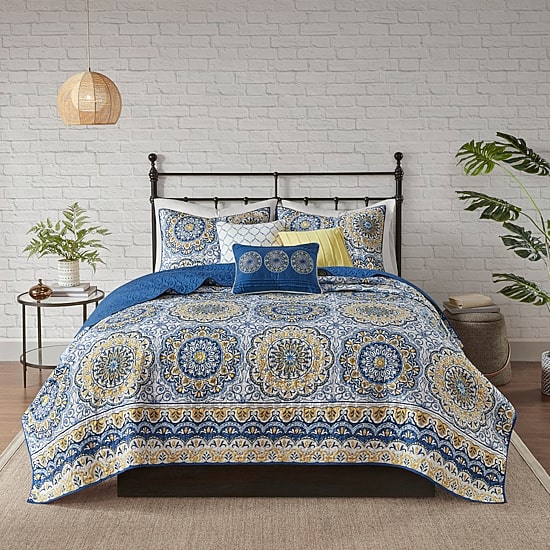 Madison Park Moraga 6-Pc Reversible Quilt Set With Throw Pillows