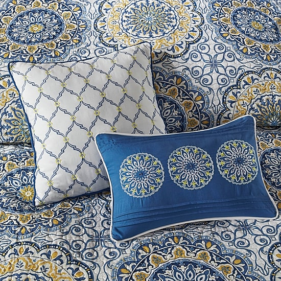 Madison Park Moraga 6-Pc Reversible Quilt Set With Throw Pillows