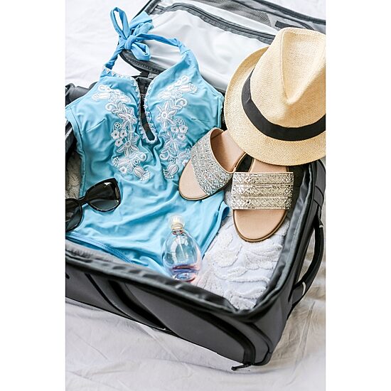 American Tourister Piroutte Deluxe Softside Expandable Checked Spinner Luggage