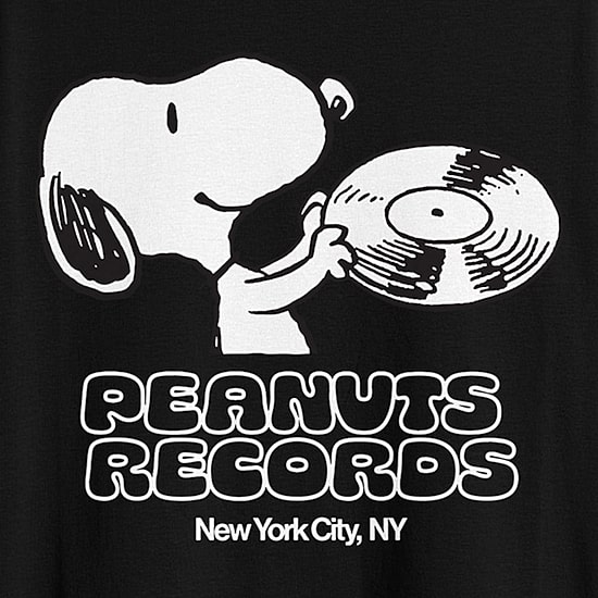 Peanuts Snoopy Mens Crew Neck Short Sleeve Classic Fit Peanuts Snoopy Big and Tall Graphic T-Shirt