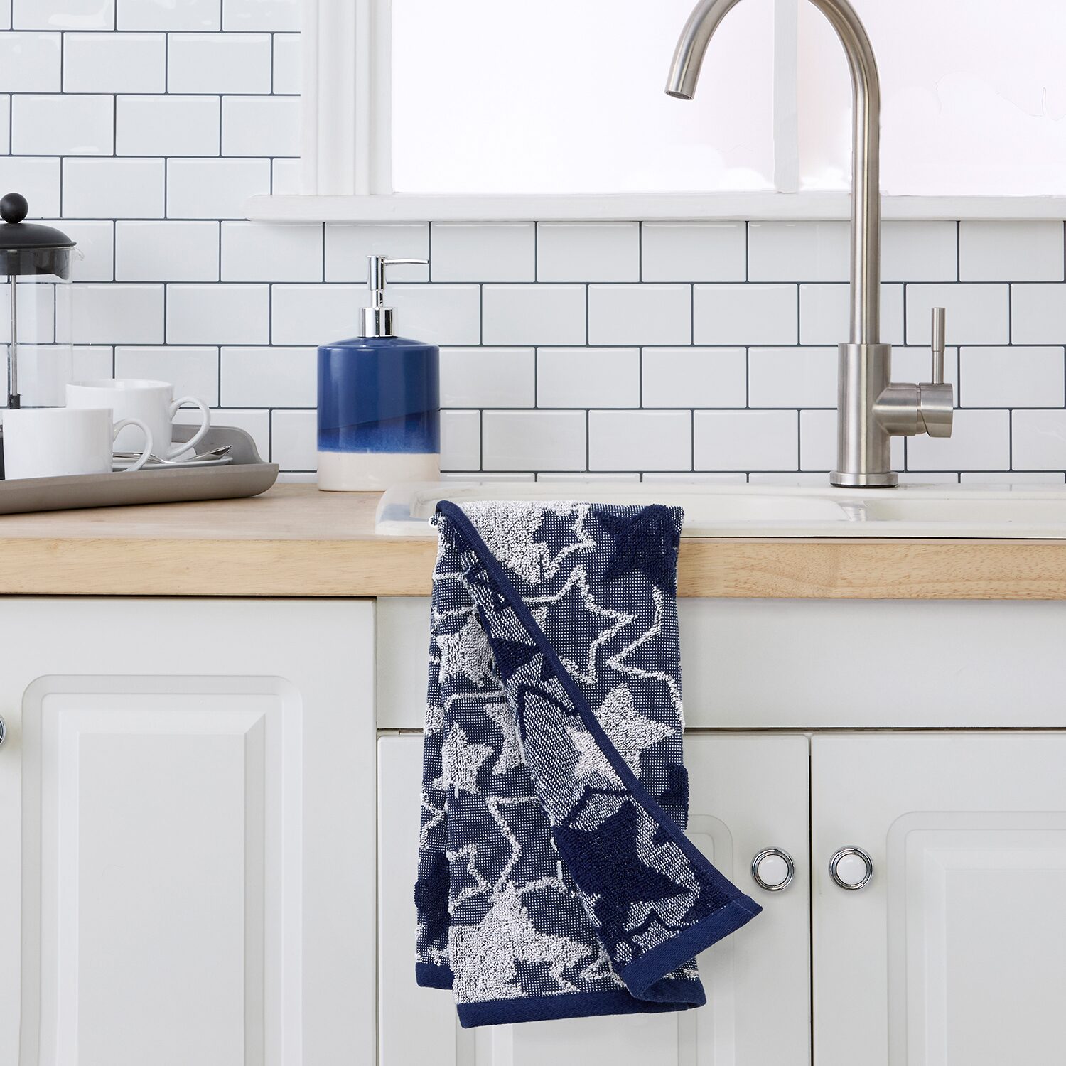 Saturday Knight Seasonal Stars 2-pc. Hand Towel
