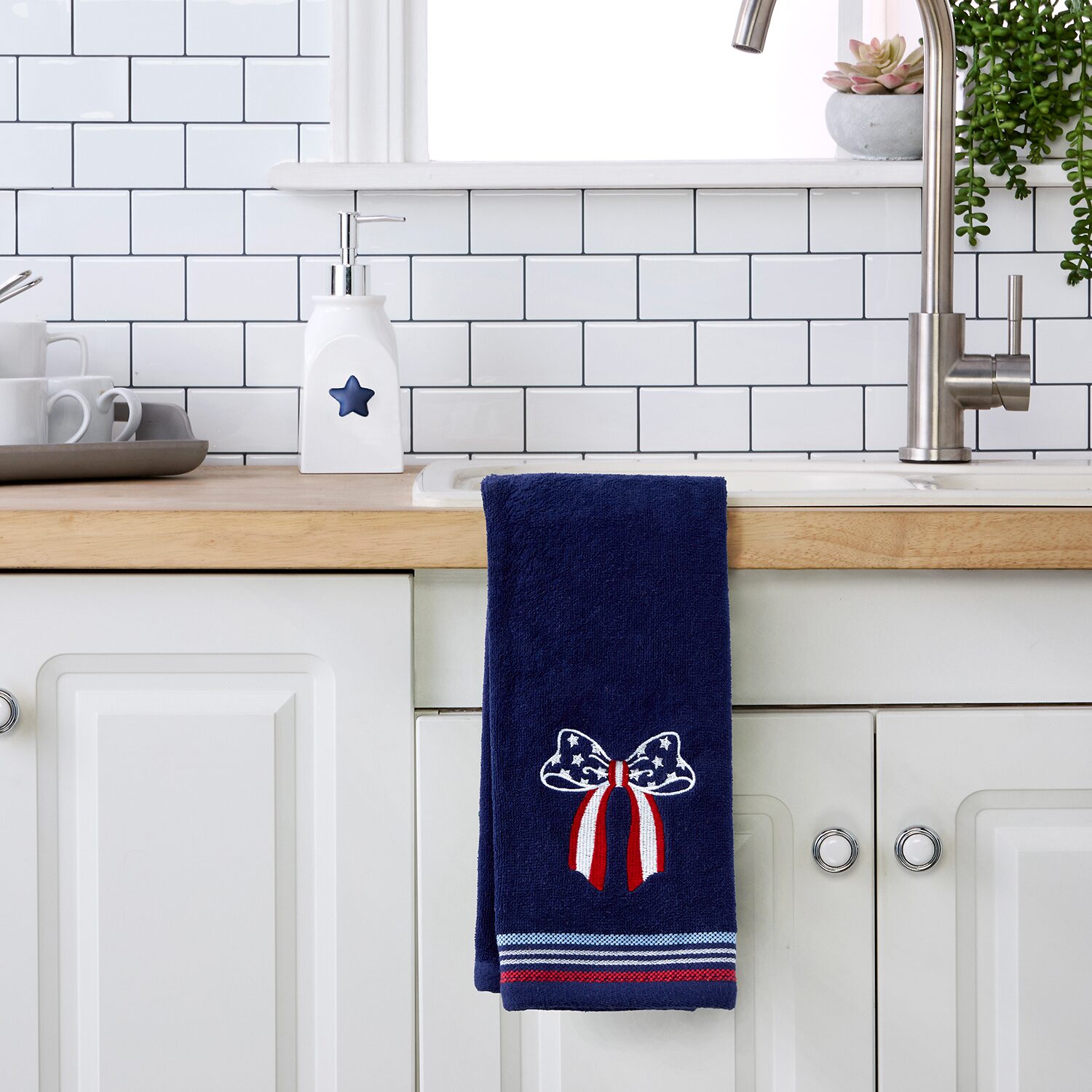 Saturday Knight Americana Bow 2-pc. Hand Towel
