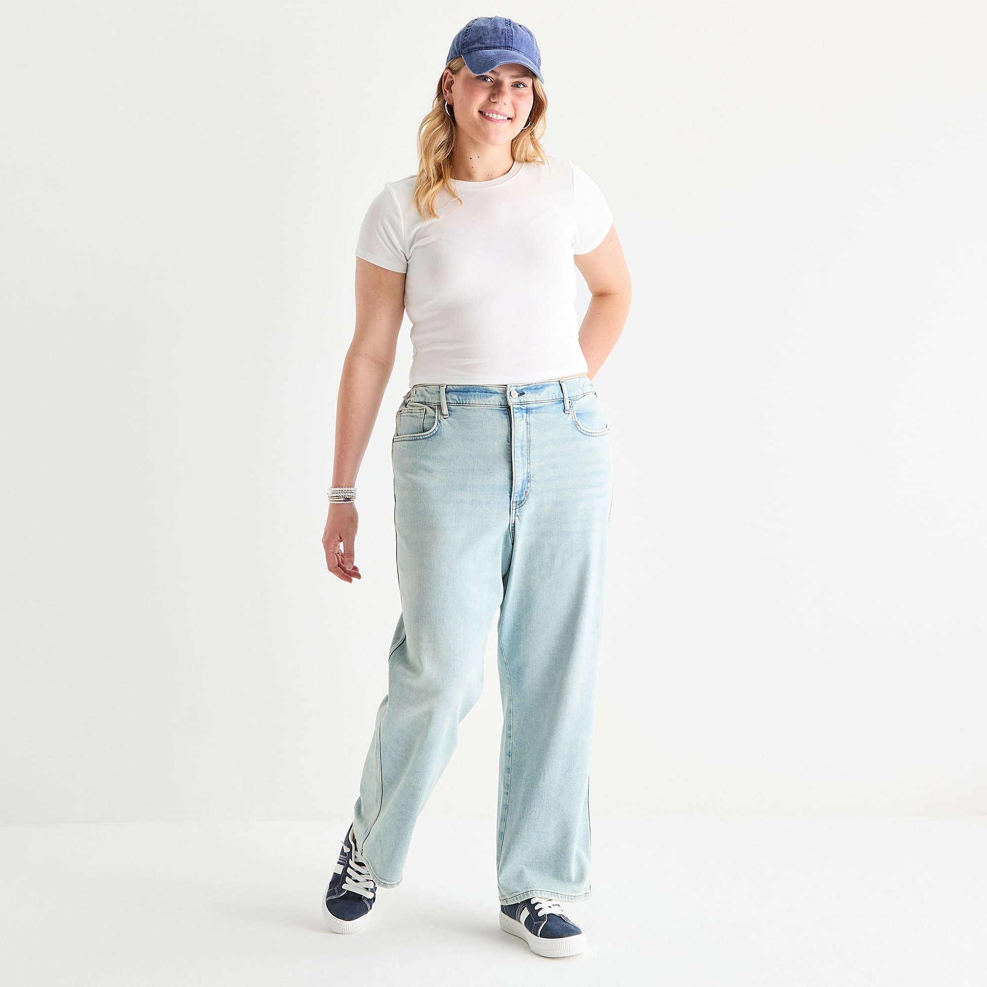 Arizona Curvy Womens Juniors Plus High Rise Straight Leg Jean