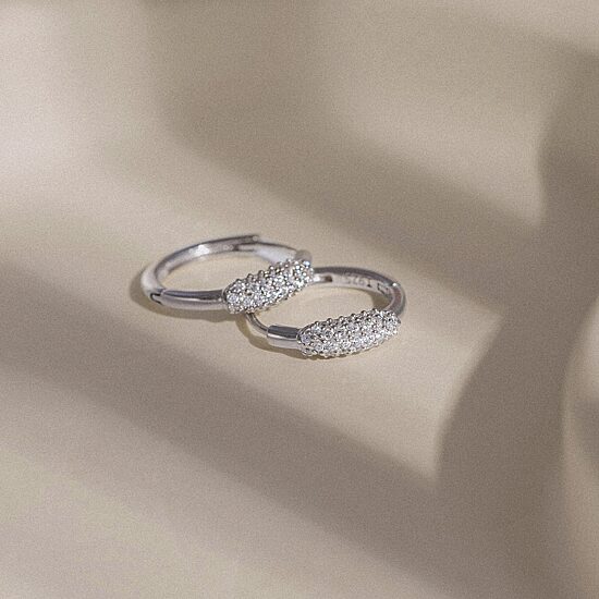 Diamonart Marilyn Monroe Womens White Cubic Zirconia 14mm Hoop Earrings