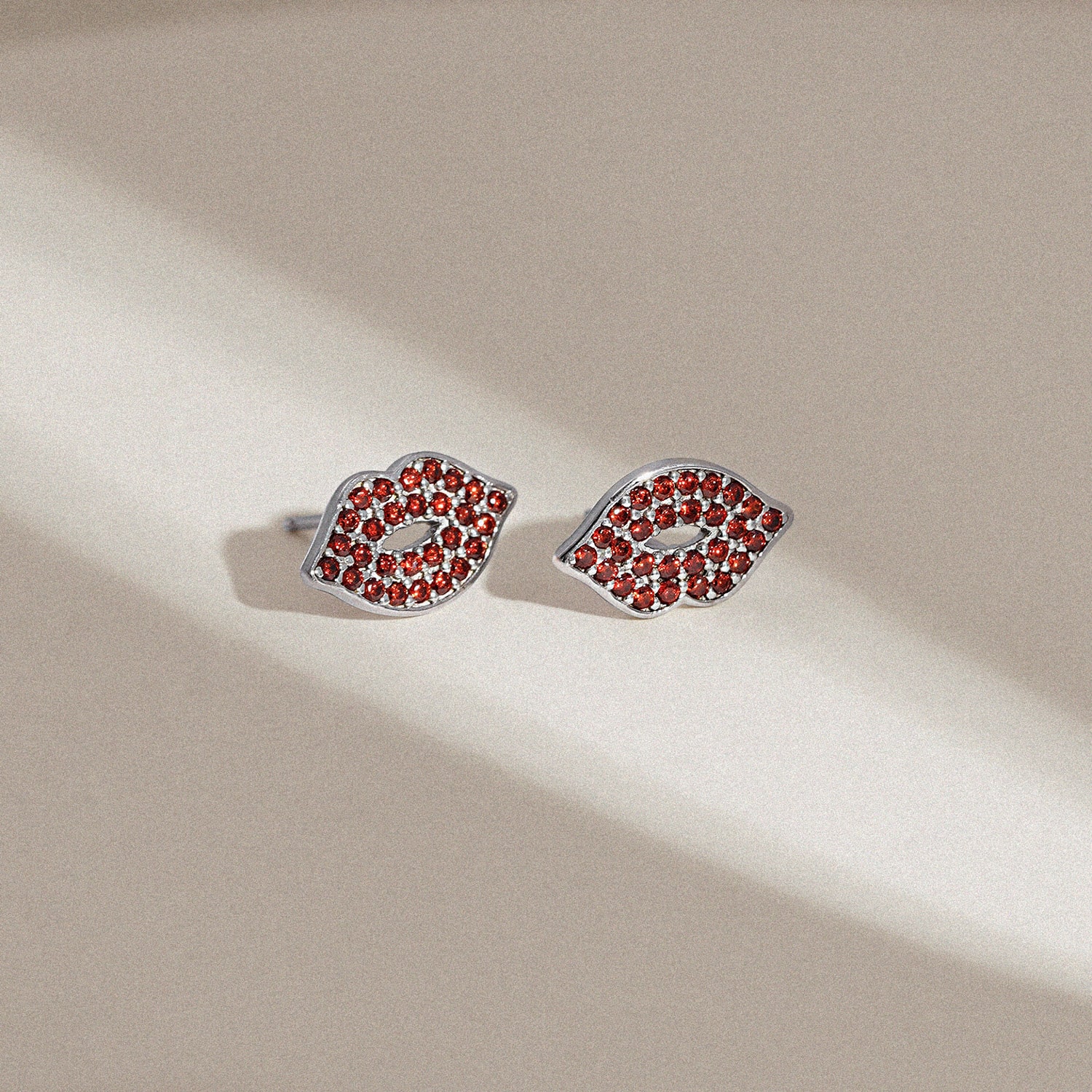 Diamonart Marilyn Monroe Lips Red Cubic Zirconia Platinum Over Silver 7.8mm Stud Earrings