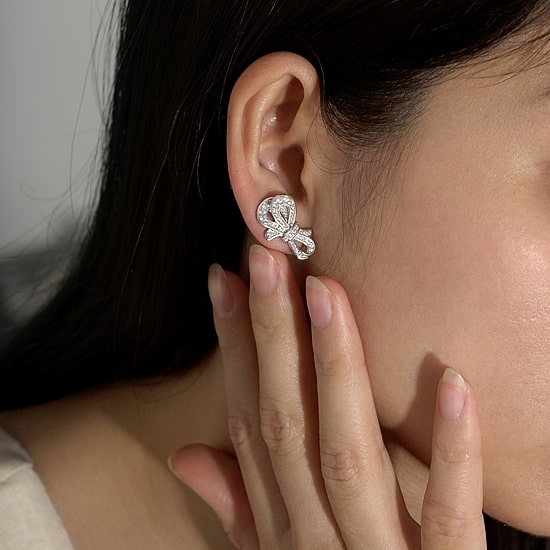 Diamonart Marilyn Monroe Simulated White Cubic Zirconia Platinum Over Silver 12.6mm Round Stud Earrings