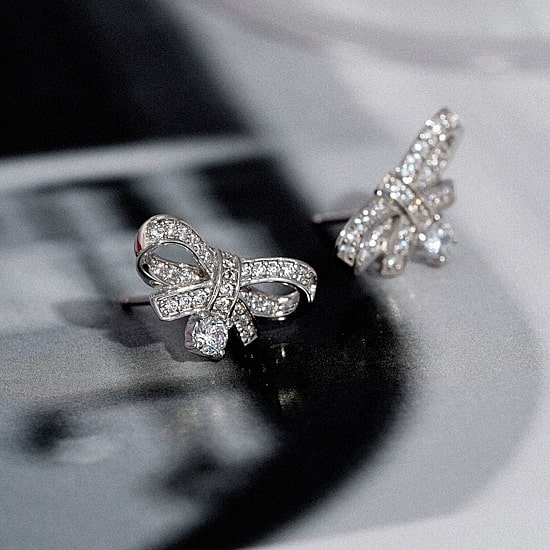 Diamonart Marilyn Monroe Simulated White Cubic Zirconia Platinum Over Silver 7.8mm Round Stud Earrings