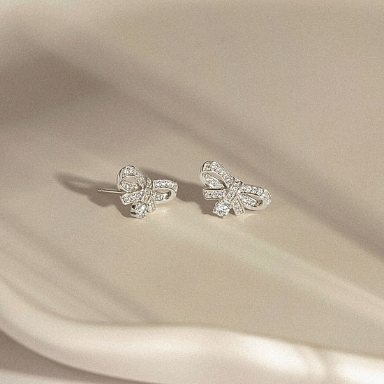 Diamonart Marilyn Monroe Simulated White Cubic Zirconia Platinum Over Silver 7.8mm Round Stud Earrings