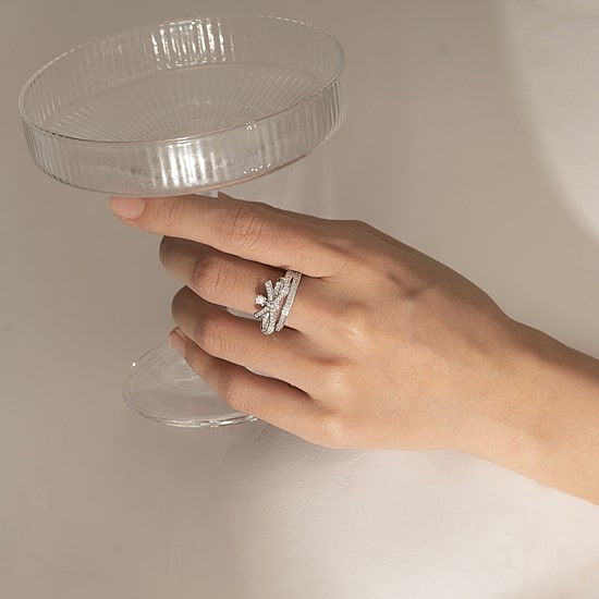 Diamonart Marilyn Monroe Womens Cubic Zirconia Platinum Over Silver Bow Cocktail Ring