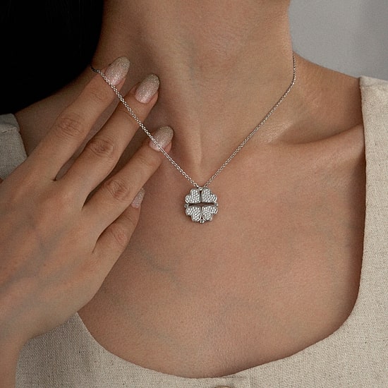 Diamonart Marilyn Monroe Womens Cubic Zirconia Platinum Over Silver Clover Heart 16 Inch Pendant Necklace