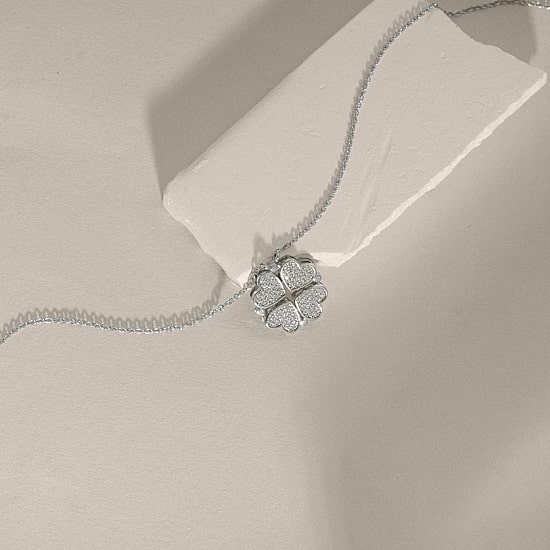 Diamonart Marilyn Monroe Womens Cubic Zirconia Platinum Over Silver Clover Heart 16 Inch Pendant Necklace