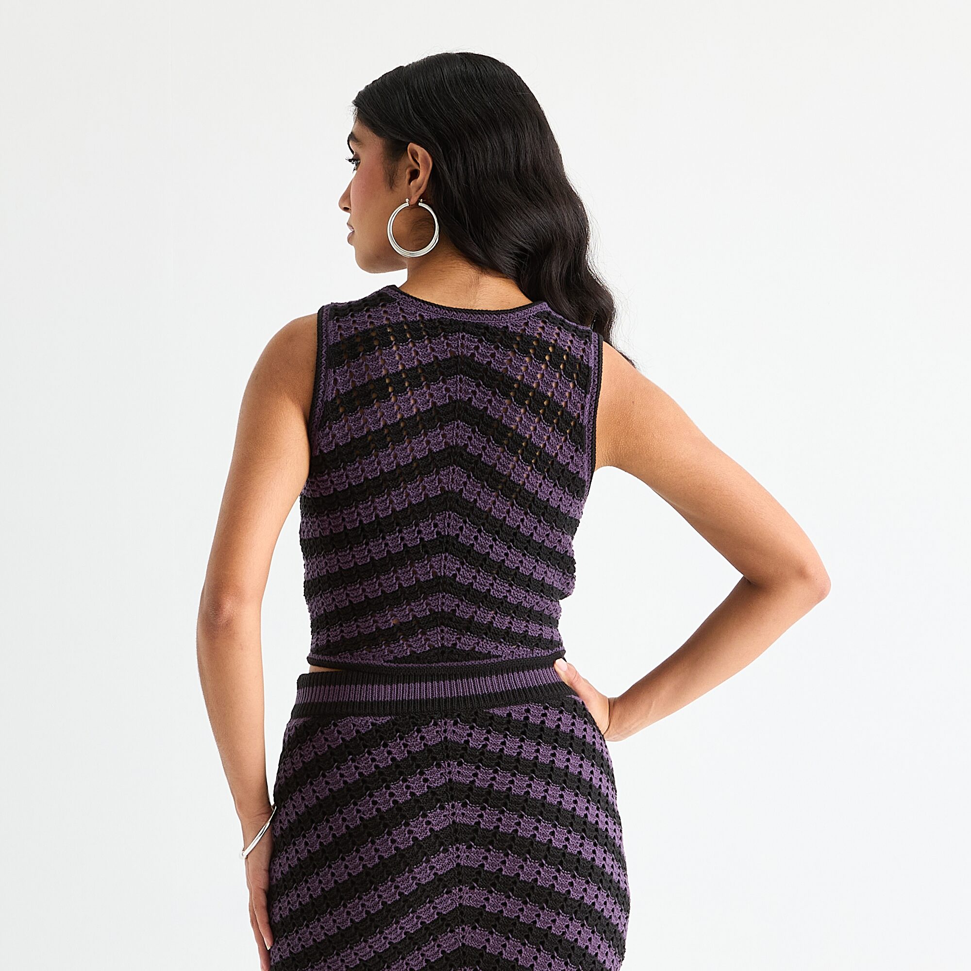 Bold Elements Womens Crew Neck Sleeveless Chevron Pullover Sweater