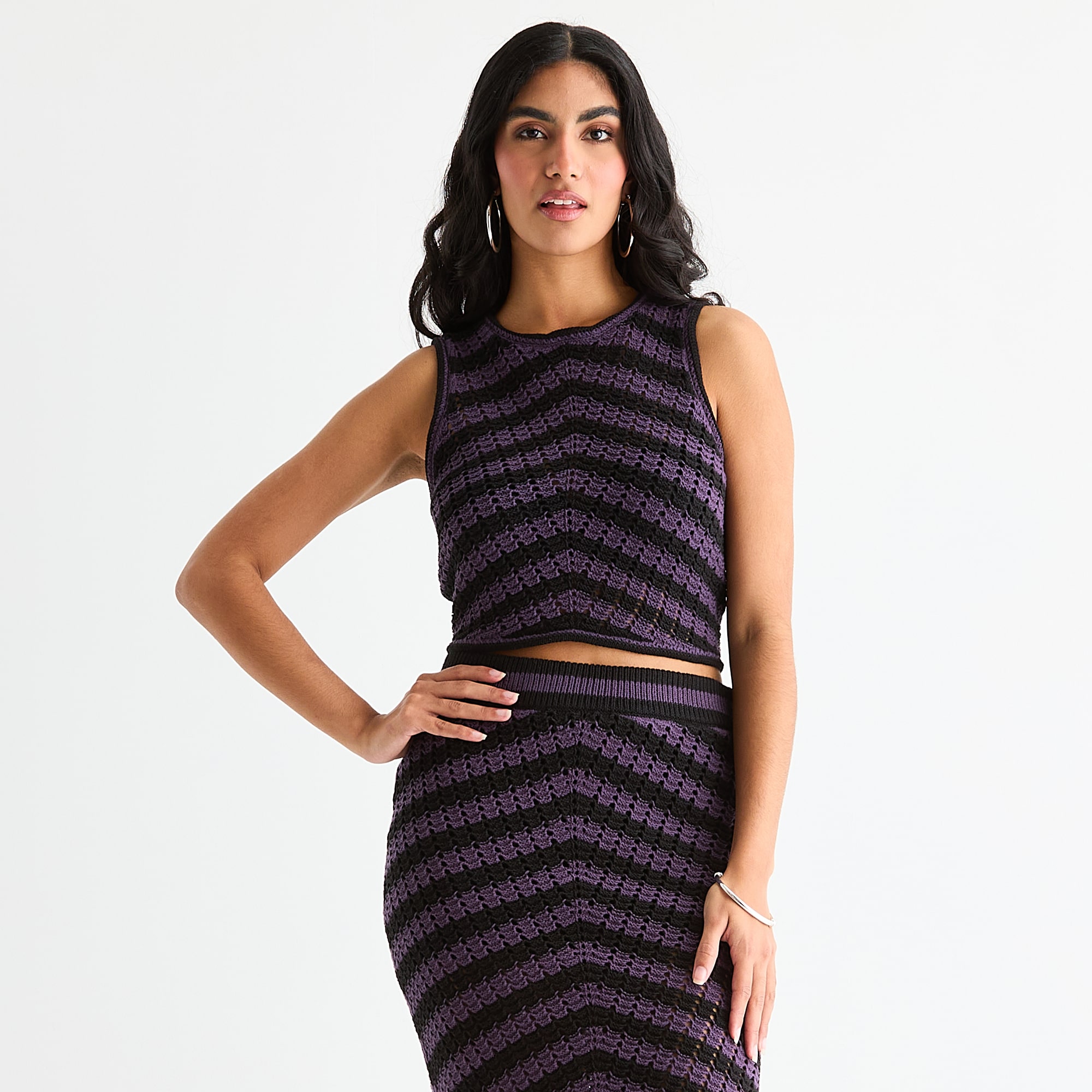 Bold Elements Womens Crew Neck Sleeveless Chevron Pullover Sweater