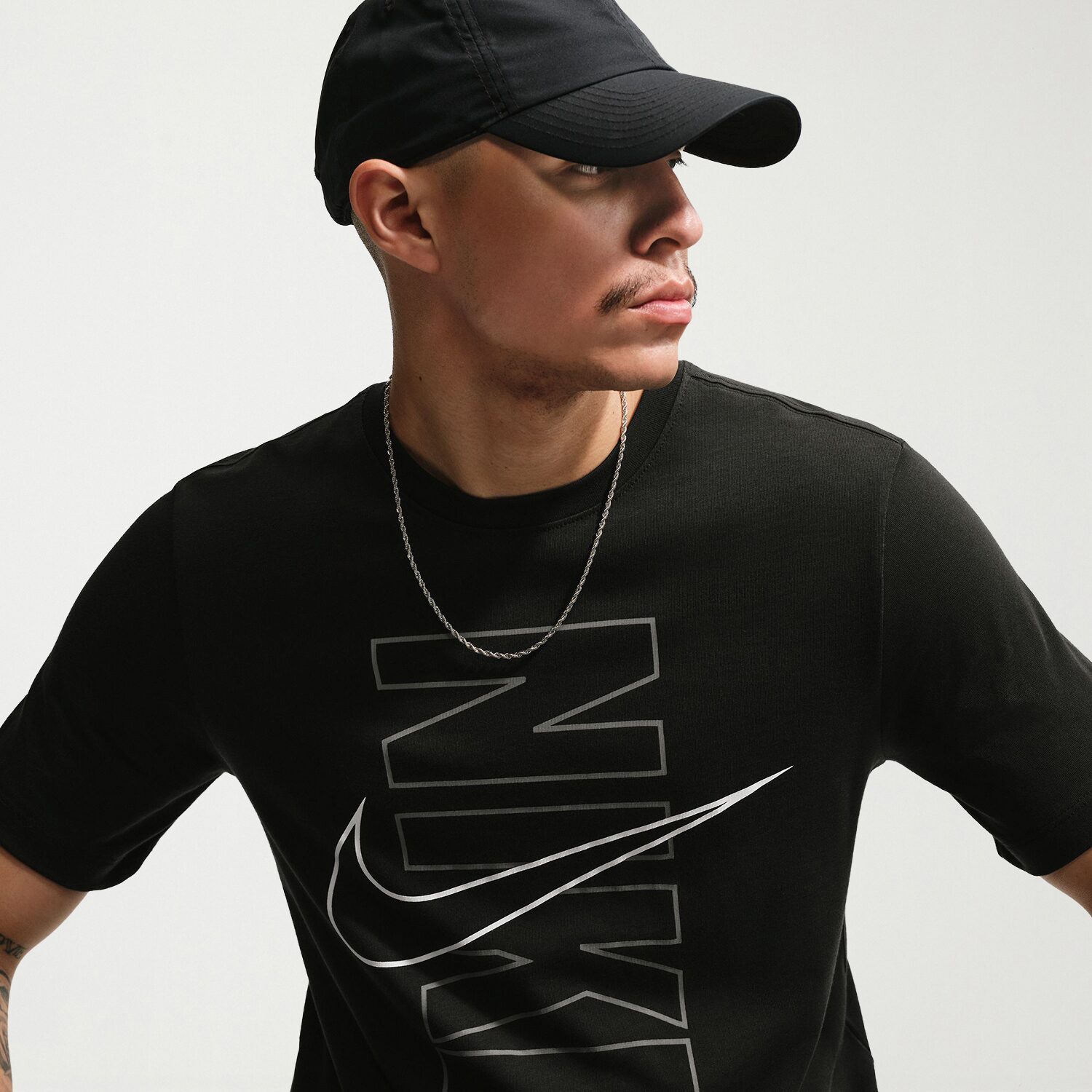 Nike Mens Round Neck Short Sleeve Classic Fit Graphic T-Shirt