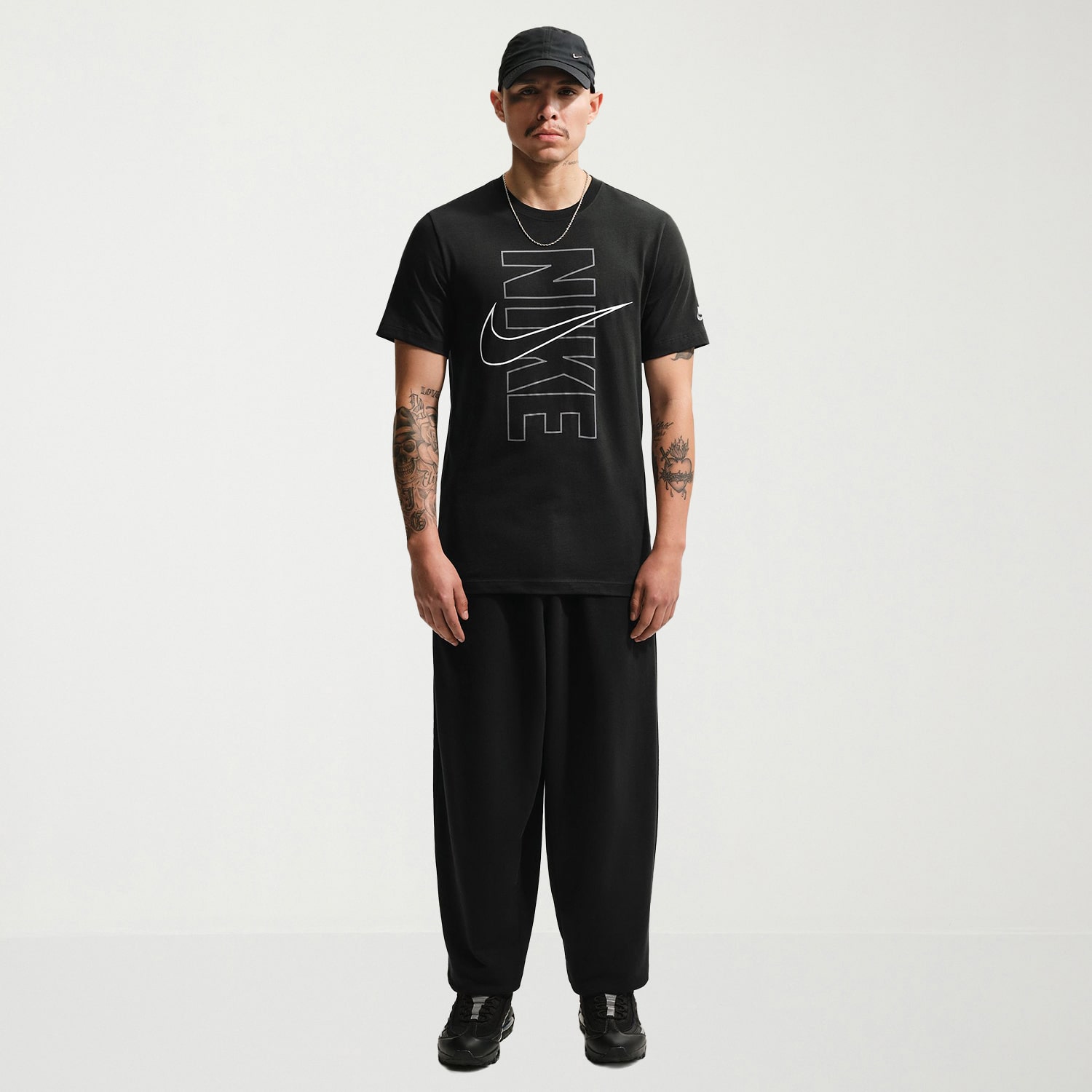 Nike Mens Round Neck Short Sleeve Classic Fit Graphic T-Shirt
