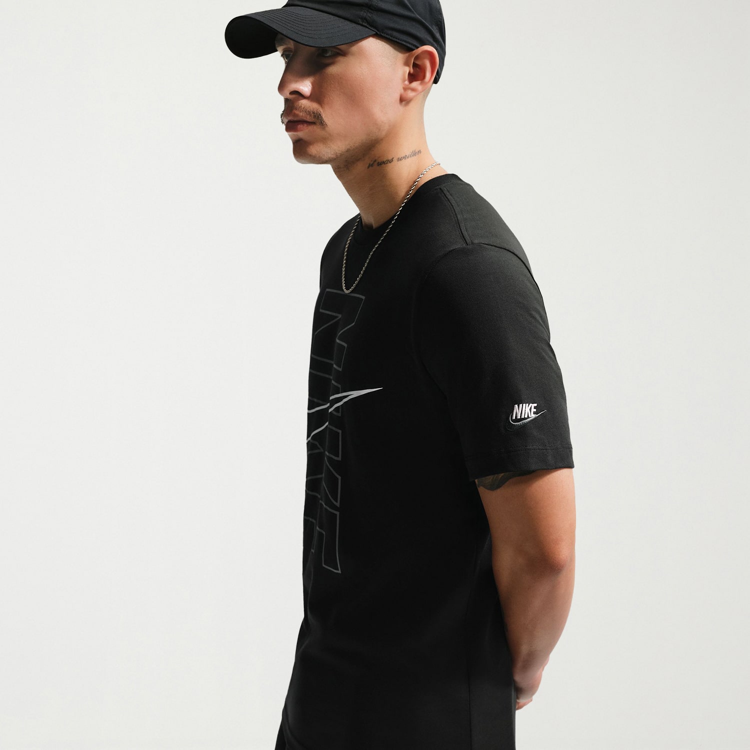 Nike Mens Round Neck Short Sleeve Classic Fit Graphic T-Shirt