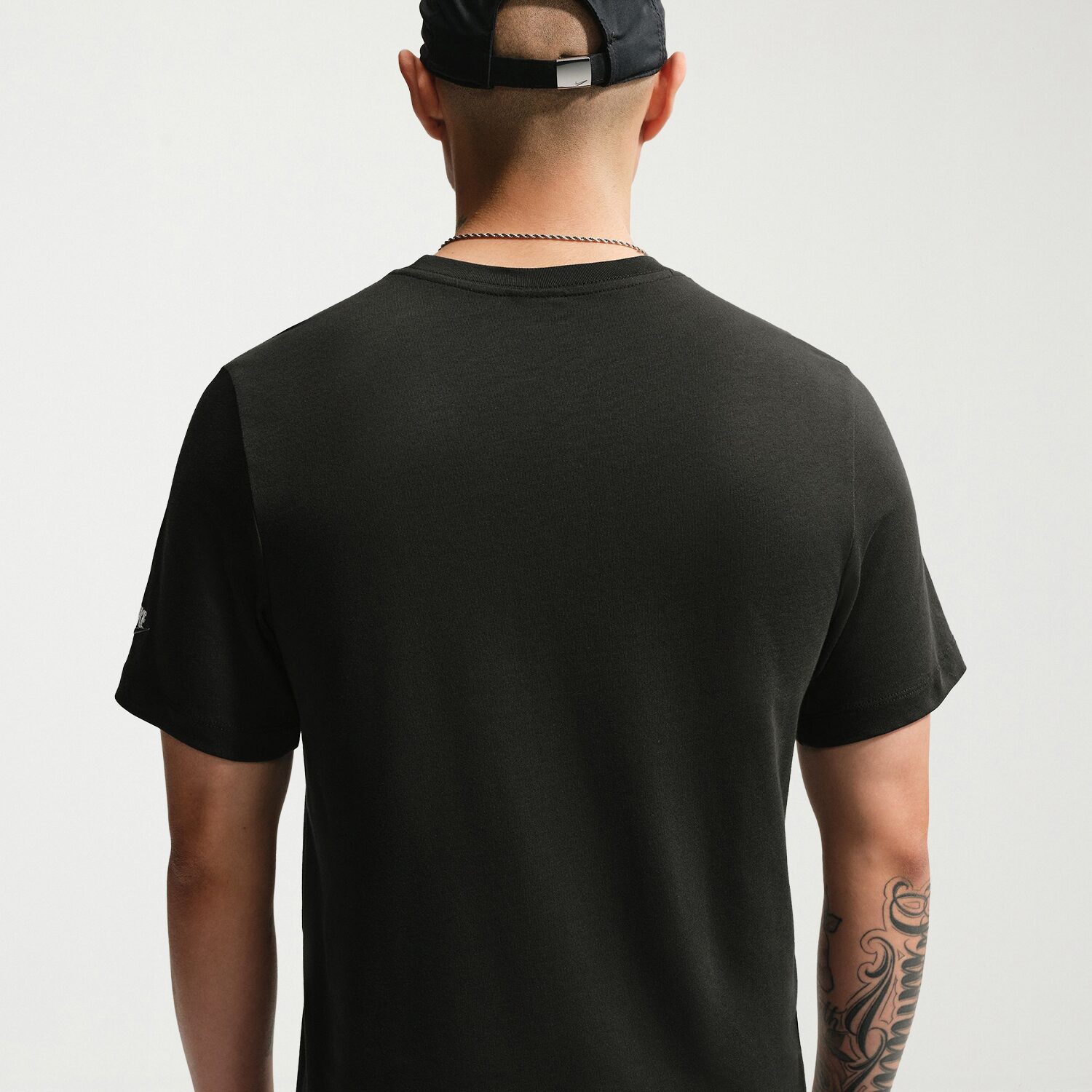 Nike Mens Round Neck Short Sleeve Classic Fit Graphic T-Shirt