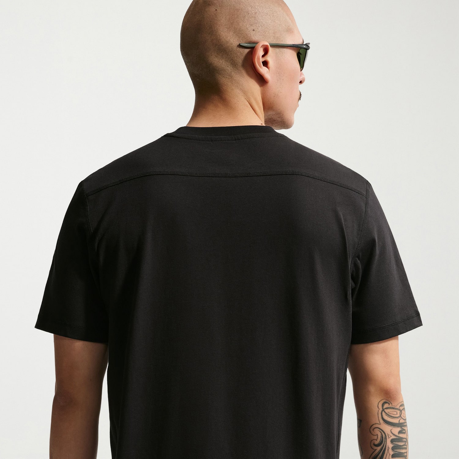 Nike Mens Round Neck Short Sleeve Classic Fit Graphic T-Shirt