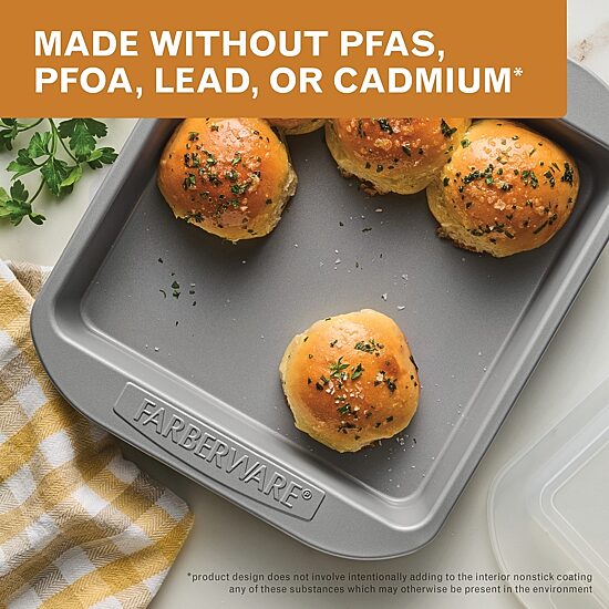 Farberware Bakeware 9" Cake Pan with Lid