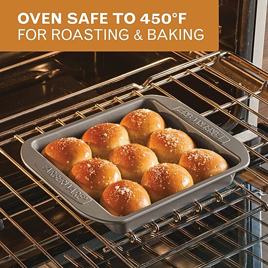 Farberware Bakeware 9" Cake Pan with Lid