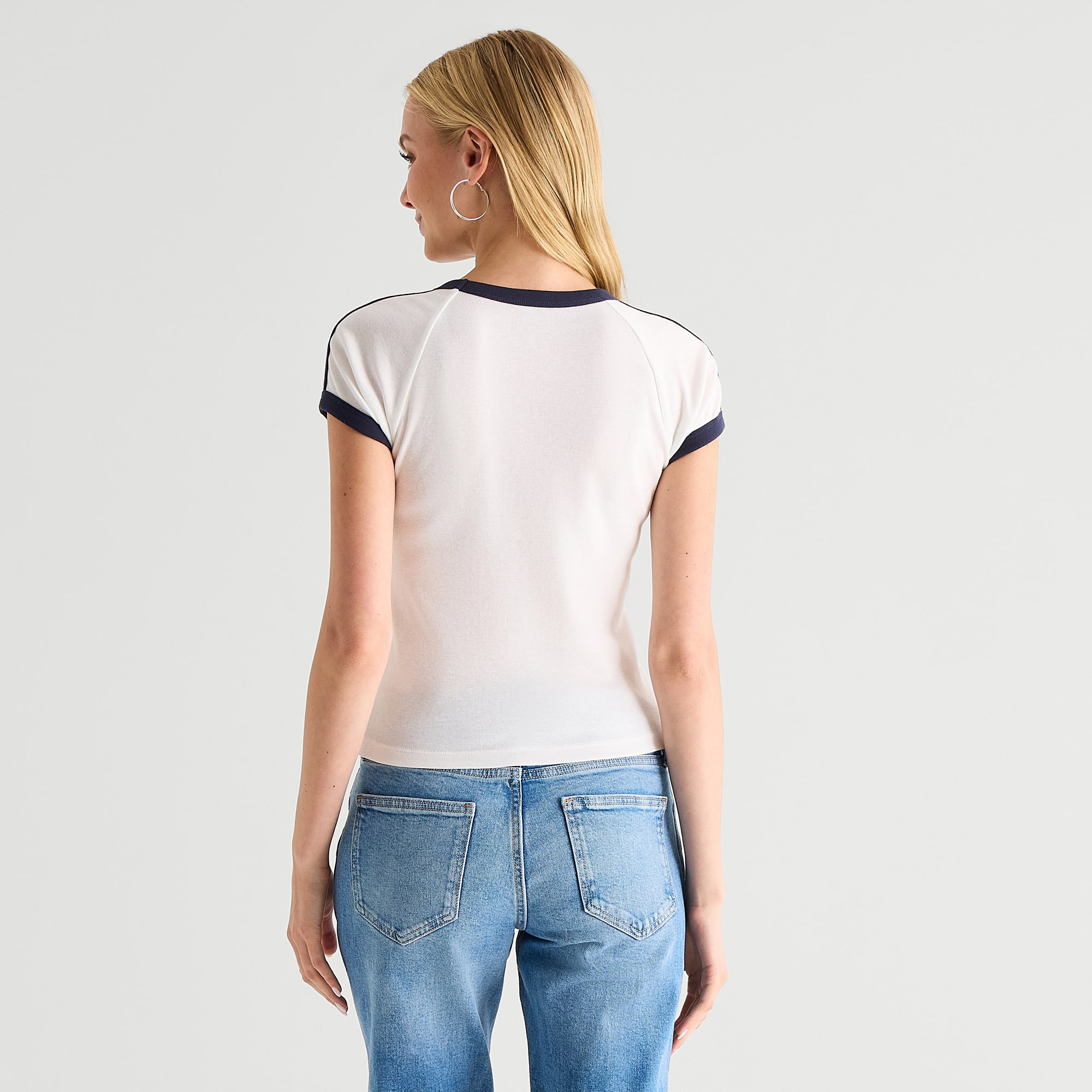 Arizona Womens Juniors Round Neck Short Sleeve Regular Fit Graphic T-Shirt
