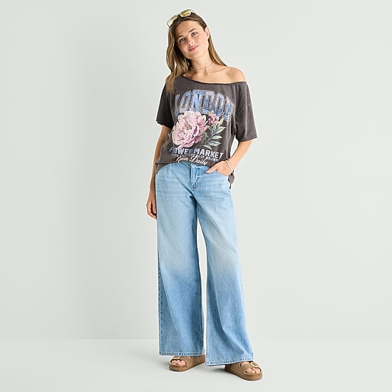 Arizona Womens Juniors Scoop Neck Short Sleeve Regular Fit Graphic T-Shirt