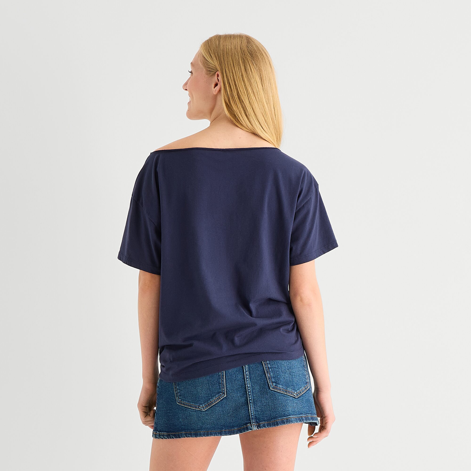 Arizona Womens Juniors Scoop Neck Short Sleeve Regular Fit Graphic T-Shirt