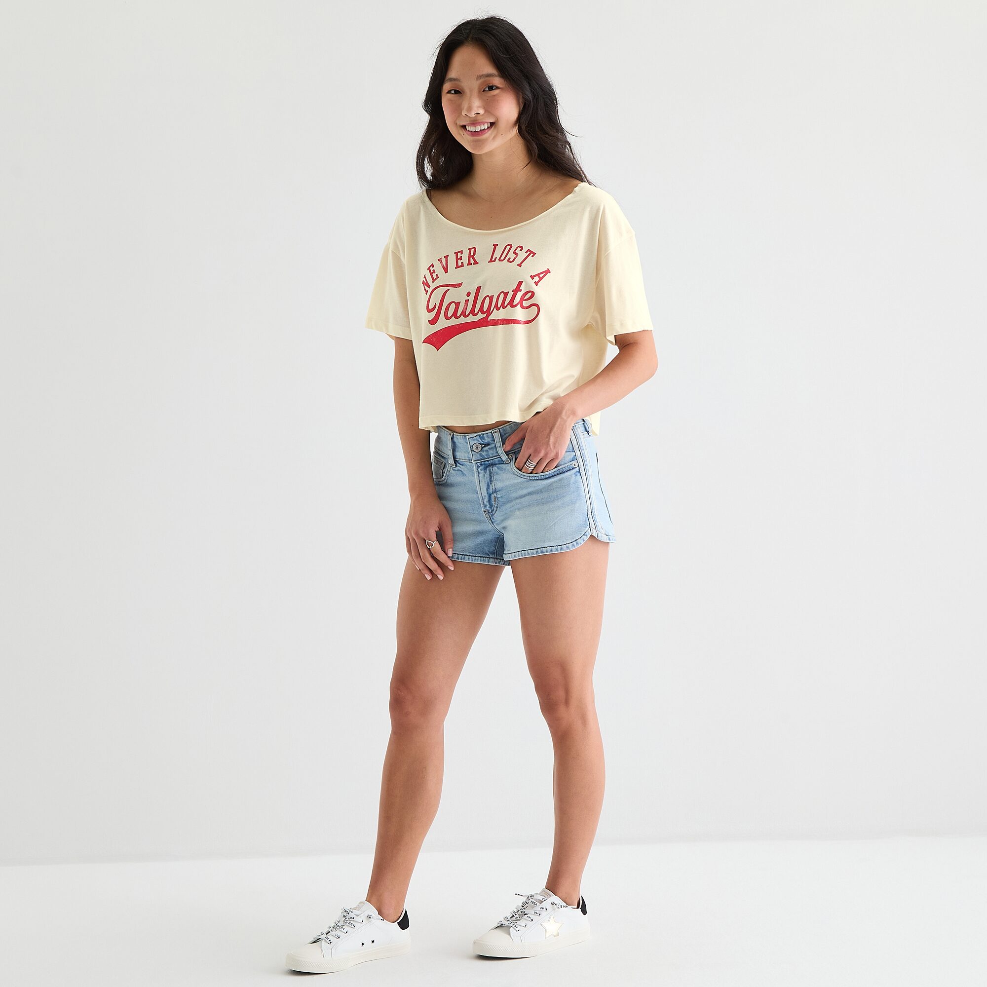 Grayson Threads, The Label Womens Juniors Scoop Neck Short Sleeve Fitted Graphic T-Shirt