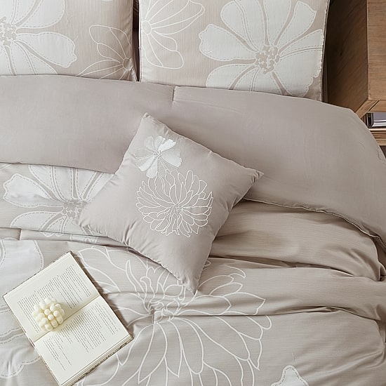 Stratford Park Illana 8-pc. Lightweight Comforter Set