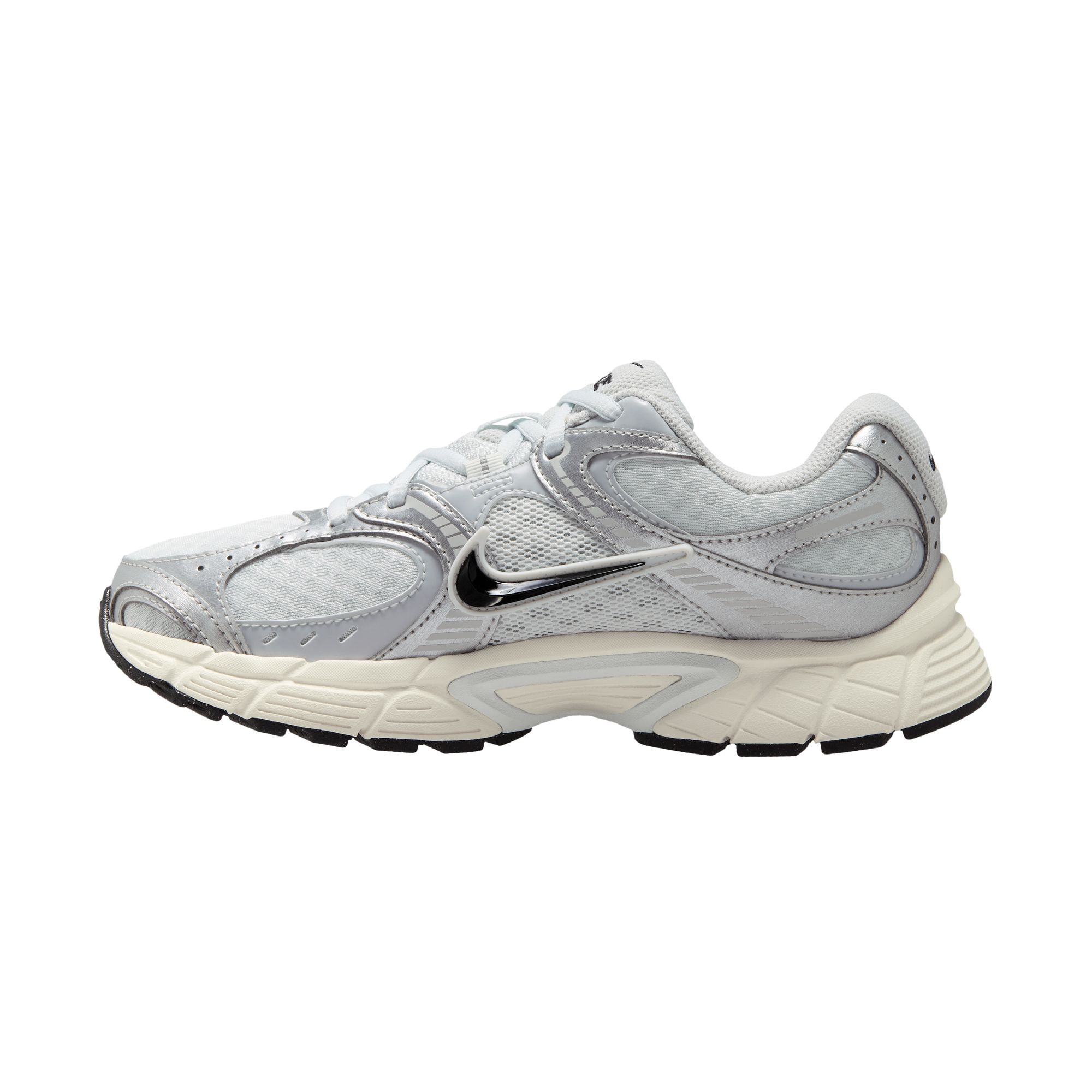 Nike V5 RNR Womens Sneakers