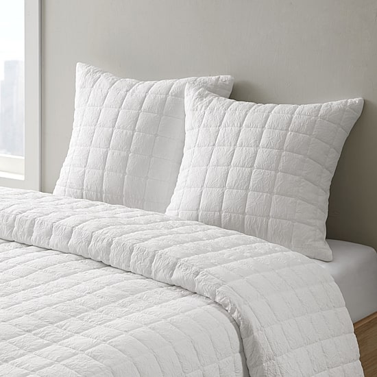 N Natori Cocoon Quilt Top Euro Sham