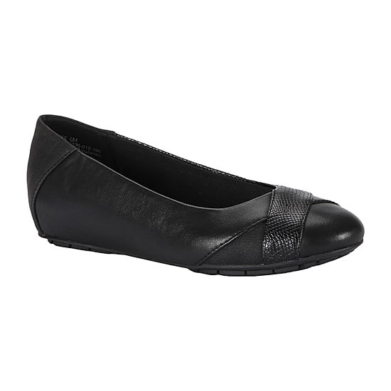 Btrue By Baretraps Kaylee Womens Round Closed Toe Slip-On Shoe
