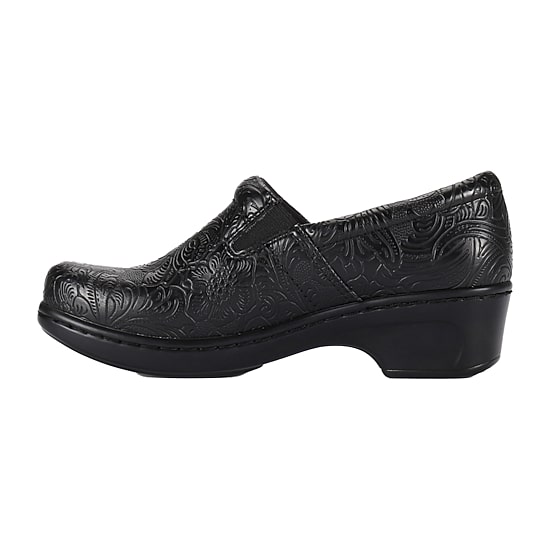 Btrue By Baretraps Brasil Womens Round Closed Toe Slip-On Shoe