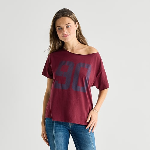 Arizona Womens Juniors Scoop Neck Short Sleeve Regular Fit Graphic T-Shirt, X-small, Red