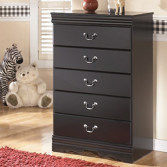 Signature Design by Ashley® Gilmore 5-Drawer Chest