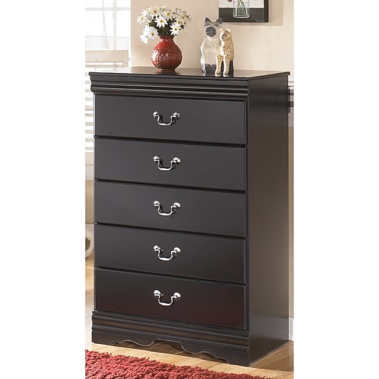 Signature Design by Ashley® Gilmore 5-Drawer Chest