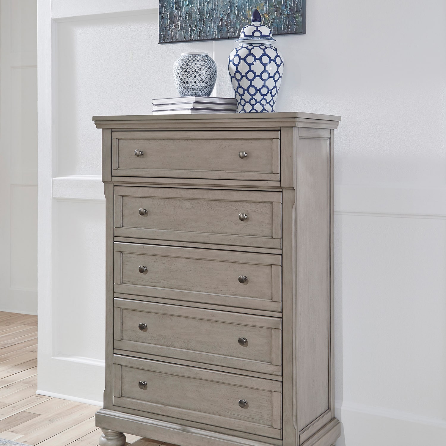 Signature Design by Ashley Lettner 5-Drawer Chest of Drawers in Light Gray