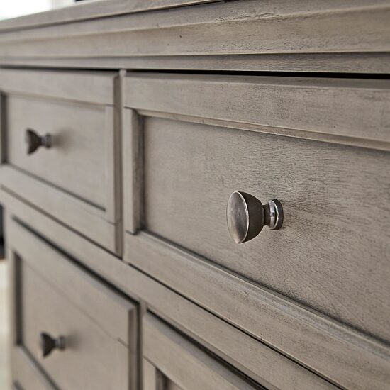 Signature Design by Ashley Lettner 5-Drawer Chest of Drawers in Light Gray