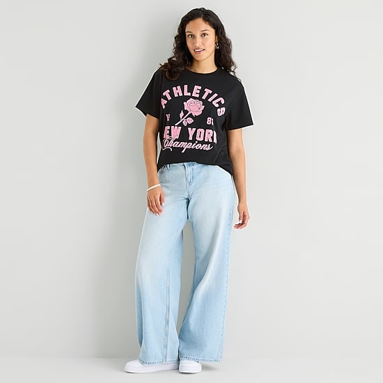 New World New York Athletics Boyfriend Tee Womens Juniors Crew Neck Short Sleeve Loose Fit Graphic T-Shirt