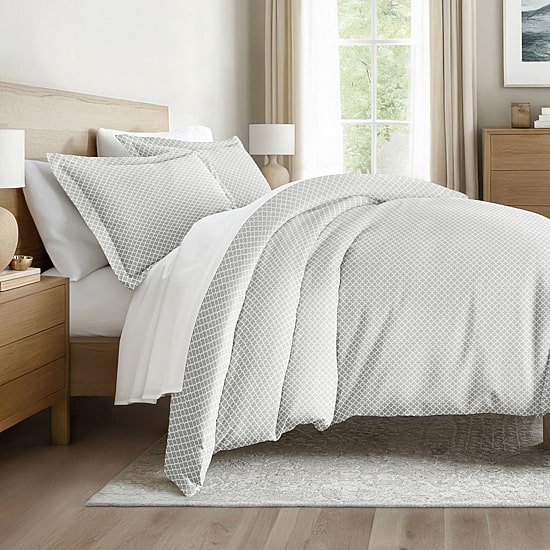 Casual Comfort Premium Ultra Soft Quatrefoil Pattern Duvet Cover Set