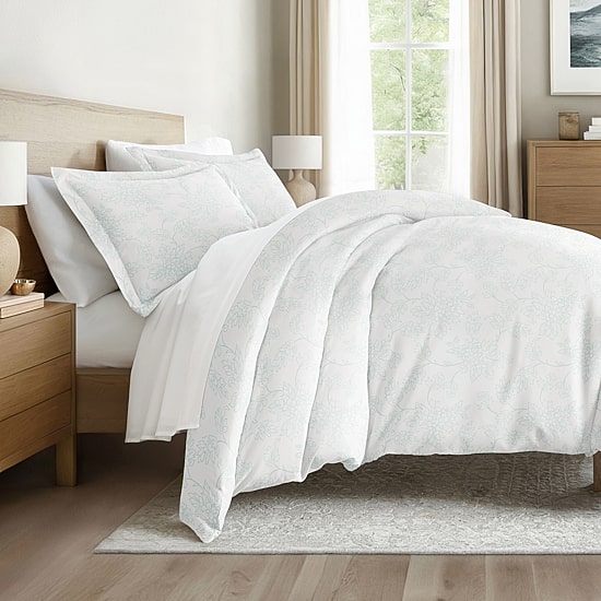 Casual Comfort™ Premium Ultra Soft Vine Pattern Duvet Cover Set