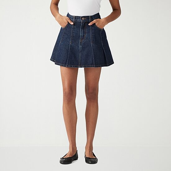 Levi's® Women's  Mid Rise Mini Pleated Skirt