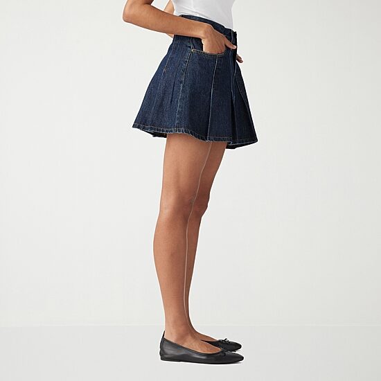 Levi's® Women's  Mid Rise Mini Pleated Skirt