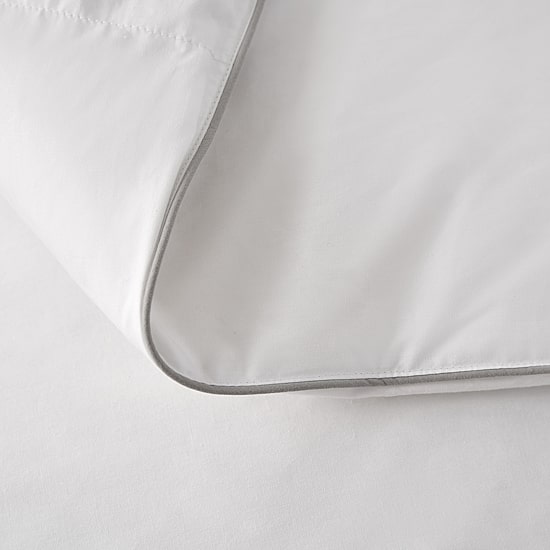 Martha Stewart Luxury Cloud Extra Warmth Down & Feather Blend Comforter